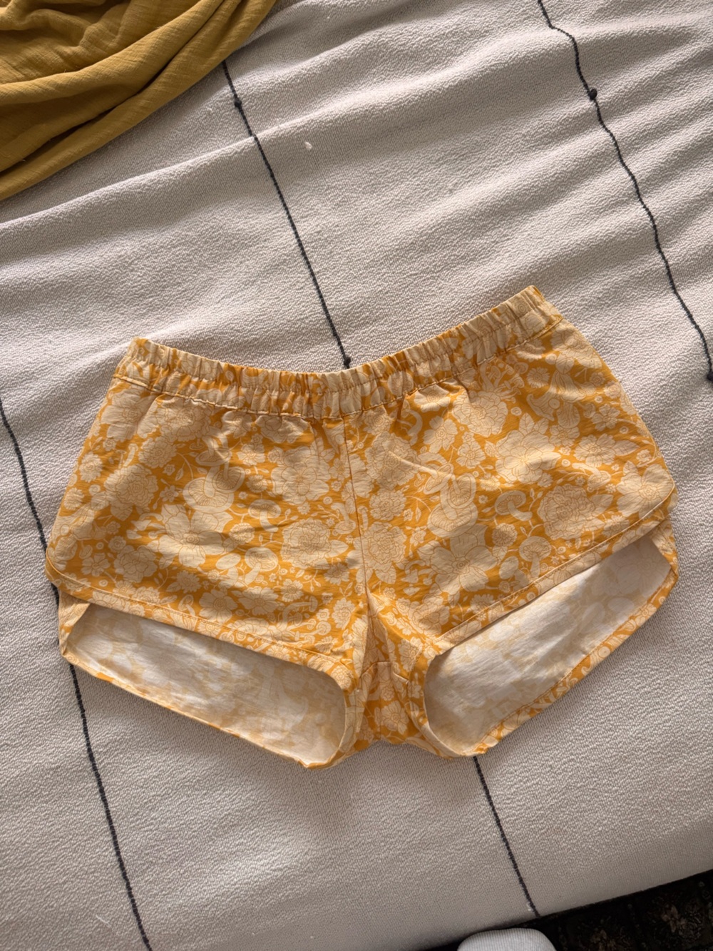 Mollusk California Lil’ Trunks Sunshine Mushroom Garden Shorts M NWT